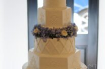 Alternating cake shapes make even classic cake look more updated!
